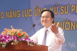 Ông Phùng Xuân Nhạ, Bộ trưởng Bộ GD-ĐT phát biểu tại lễ phát động