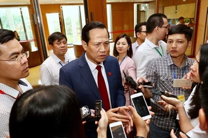 Bộ trưởng Bộ LĐ-TB và XH Đào Ngọc Dung trả lời báo chí sáng 29-5-2019. Ảnh: VIẾT CHUNG