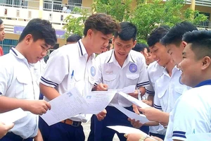 Thí sinh than “khó” với đề thi môn Lịch sử