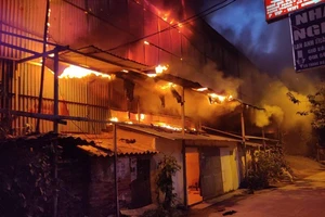 Hiện trường vụ cháy Công ty CP Bóng đèn Phích nước Rạng Đông, tối 28-8-2019