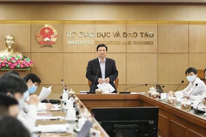 Thứ trưởng Bô GD-ĐT Nguyễn Hữu Độ chủ trì hội nghị