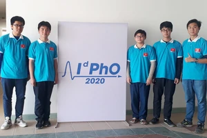 Cả 5 học sinh Việt Nam đều đoạt huy chương tại Olympic Vật lý Quốc tế 2020 ​ ​