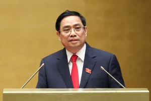 Thủ tướng Chính phủ Phạm Minh Chính trình bày Tờ trình về cơ cấu số lượng thành viên Chính phủ khóa XV. Ảnh: QUANG PHÚC