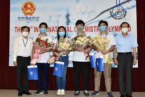 Đội tuyển Việt Nam dự thi Olympic Hóa học quốc tế năm 2021