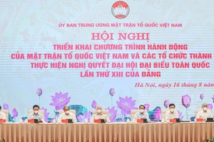 Đoàn Chủ tọa hội nghị trực tuyến toàn quốc triển khai chương trình hành động của MTTQ Việt Nam và các tổ chức thành viên thực hiện Nghị quyết Đại hội đại biểu toàn quốc lần thứ XIII của Đảng. Ảnh: VIẾT CHUNG