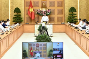 Thủ tướng Phạm Minh Chính chủ trì cuộc họp trực tuyến của Thường trực Chính phủ với TPHCM và các tỉnh Bình Dương, Đồng Nai, Long An. Ảnh: VIẾT CHUNG