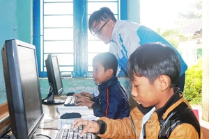 Dự kiến huy động được gần 1 triệu máy tính bảng cho học sinh nghèo học trực tuyến
