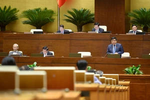 Bộ trưởng Bộ KH-ĐT Nguyễn Chí Dũng giải trình trước Quốc hội: Ảnh: QUANG PHÚC