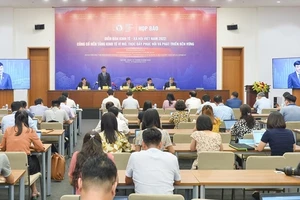 Quang cảnh cuộc họp báo Diễn đàn Kinh tế - xã hội 2022