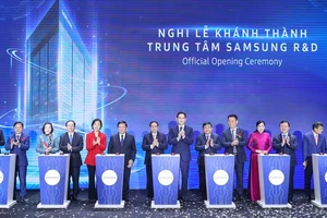 Thủ tướng Phạm Minh Chính dự lễ khánh thành Trung tâm Nghiên cứu và phát triển (R&D) của Samsung tại Việt Nam. Ảnh: VIẾT CHUNG