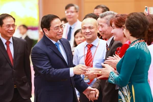 Thủ tướng Phạm Minh Chính gặp gỡ đoàn kiều bào tiêu biểu về tham dự chương trình "Xuân quê hương"