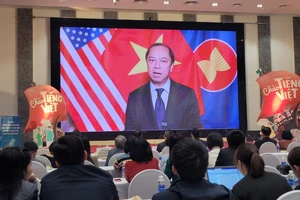 Đại diện Đại sứ quán Việt Nam tại Hoa Kỳ tại lễ ra mắt chương trình "Chào tiếng Việt"
