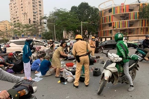 Hiện trường vụ tai nạn giao thông nghiêm trọng tại ngã tư Võ Chí Công- Xuân La, Hà Nội mới đây
