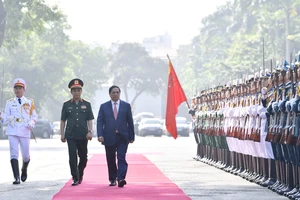 Thủ tướng Phạm Minh Chính duyệt đội danh dự. Ảnh: VIẾT CHUNG