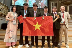 Đoàn học sinh Việt Nam thi Olympic Hoá học quốc tế 2023