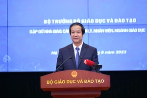 Bộ trưởng Bộ GD-ĐT Nguyễn Kim Sơn gặp gỡ giáo viên, cán bộ quản lý ngành giáo dục