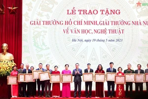 Các tác giả, đồng tác giả và thân nhân tác giả được tặng, truy tặng Giải thưởng Hồ Chí Minh về văn học nghệ thuật
