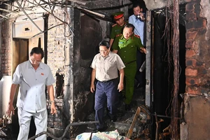 Thủ tướng Chính phủ thị sát vụ cháy chung cư mini Khương Hạ (Hà Nội) làm 56 người thiệt mạng