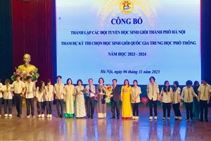 Lễ công bố thành lập các đội tuyển học sinh giỏi TP Hà Nội tham dự kỳ thi chọn học sinh giỏi quốc gia 