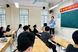 Gần 100.000 học sinh Hà Nội “thi thử” tốt nghiệp THPT theo chương trình mới
