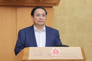 Thủ tướng Phạm Minh Chính phát biểu tại phiên họp Chính phủ chuyên đề xây dựng pháp luật, ngày 11-4. Ảnh: VIẾT CHUNG