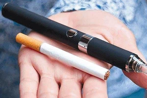 Thủ tướng yêu cầu tăng cường kiểm soát, ngăn chặn tác hại của thuốc lá điện tử