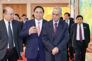 Thủ tướng Phạm Minh Chính tiếp tỷ phú sáng lập Tập đoàn Infosys (Ấn Độ)