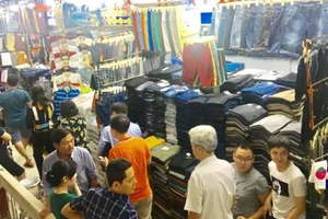 Bí thư Thành ủy TPHCM Nguyễn Thiện Nhân thăm chợ An Đông