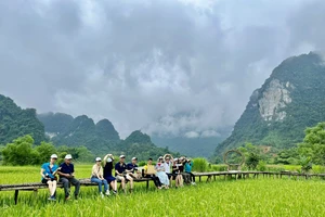 Du khách TPHCM trải nghiệm tour "Huyền thoại sông Gâm"