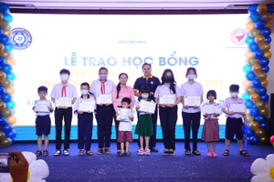 Saigontourist Group tặng học bổng trị giá hơn 1 tỷ đồng cho trẻ em hiếu học