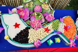 Tác phẩm ẩm thực ba miền của Nghệ nhân Hồ Đắc Thiếu Anh và Nguyễn Hồ Tiếu Anh