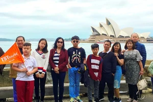 Khách Việt Nam tham quan Australia
