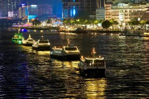 Sông Sài Gòn về đêm đẹp lung linh, thu hút du khách