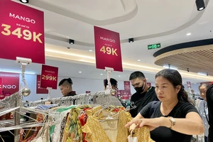 Hàng hiệu giảm giá 30-80%