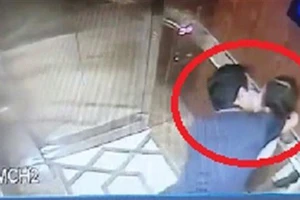 Dư luận phẫn nộ khi xem clip bé gái 7 tuổi bị gã đàn ông sàm sỡ trong thang máy ở một chung cư tại TPHCM mới đây