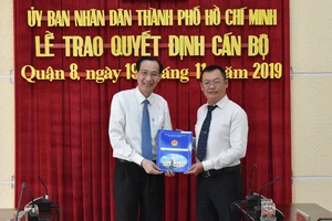 Ông Phạm Quang Tú làm Phó Chủ tịch UBND quận 8