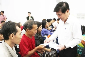 TPHCM chi 818 tỷ đồng tặng người dân ăn Tết Canh Tý 2020