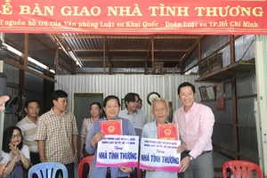 Luật sư TPHCM tặng nhà tình thương tới hộ nghèo Đồng Tháp
