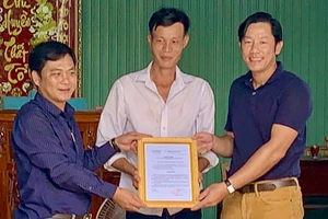 Luật sư TPHCM tặng nhà Đại đoàn kết cho hộ nghèo tỉnh An Giang