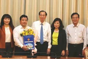 Ông Nguyễn Trần Phú làm Phó Giám đốc Sở Tài chính TPHCM
