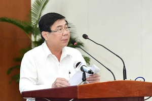 Chủ tịch UBND TPHCM Nguyễn Thành Phong ''điểm mặt'' sở ngành ''ngâm'' hồ sơ của doanh nghiệp