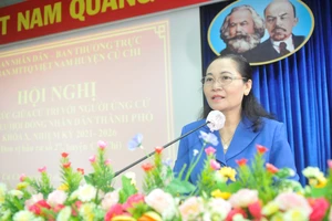 Ứng cử viên Nguyễn Thị Lệ trình bày chương trình hành động. Ảnh: CAO THĂNG