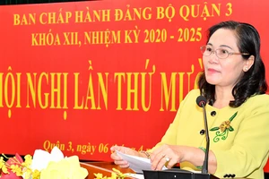 Chủ tịch HĐND TPHCM Nguyễn Thị Lệ phát biểu tại Hội nghị Ban chấp hành Đảng bộ quận 3. Ảnh: VIỆT DŨNG