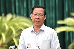 Chủ tịch UBND TPHCM Phan Văn Mãi phát biểu tại buổi họp mặt. Ảnh: VIỆT DŨNG
