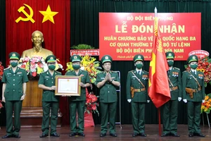 Bộ đội Biên phòng phía Nam đón nhận Huân chương Bảo vệ Tổ quốc hạng Ba 