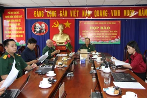 Trung tướng Trần Thanh Huyền chủ trì buổi họp báo.