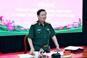 Trung tướng Trần Hoài Trung phát biểu tại hội nghị. Ảnh: TRẦN YÊN