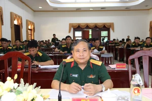 Đại tá Nguyễn Như Trúc, Phó Chủ nhiệm Cục Chính trị Quân khu 7 chủ trì diễn đàn