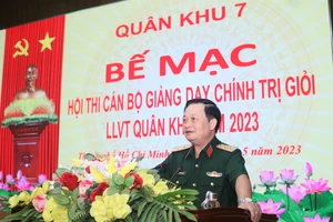 Trung tướng Trần Hoài Trung phát biểu tại lễ bế mạc hội thi