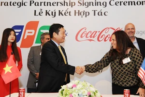 Tập đoàn FPT hợp tác chiến lược với Coca Cola Việt Nam
